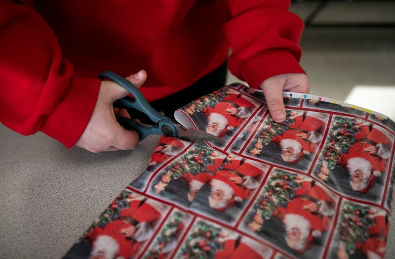 Cincinnati's Joe Henline Has Winning Christmas Wrapping Tips