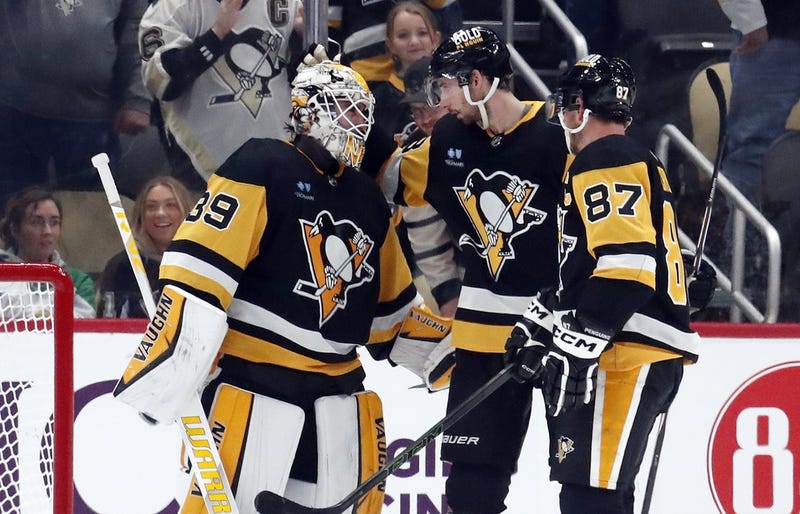 Pens celebrate win with Crosby