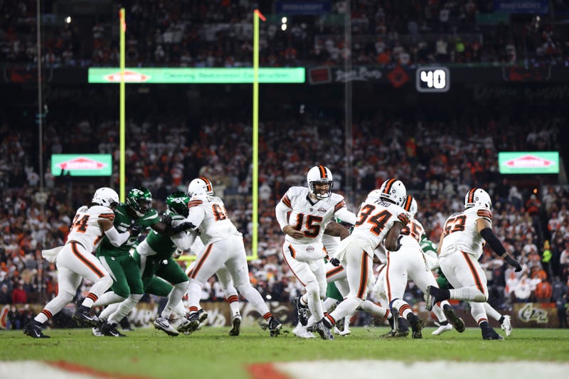 Dec 28, 2023; Cleveland, Ohio, USA; Cleveland Browns quarterback Joe Flacco (15) hands off to running back Jerome Ford (34) during the first half against the New York Jets at Cleveland Browns Stadium. Mandatory Credit: Scott Galvin-USA TODAY Sports