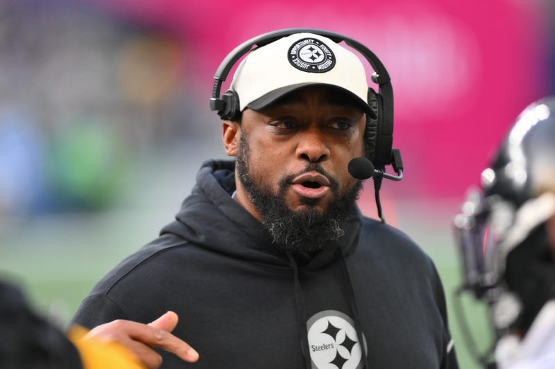 Mike Tomlin on the sidelines
