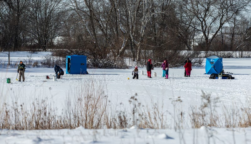 US Coast Guard Rescues 21 Ice Fisherman Off Port Clinton