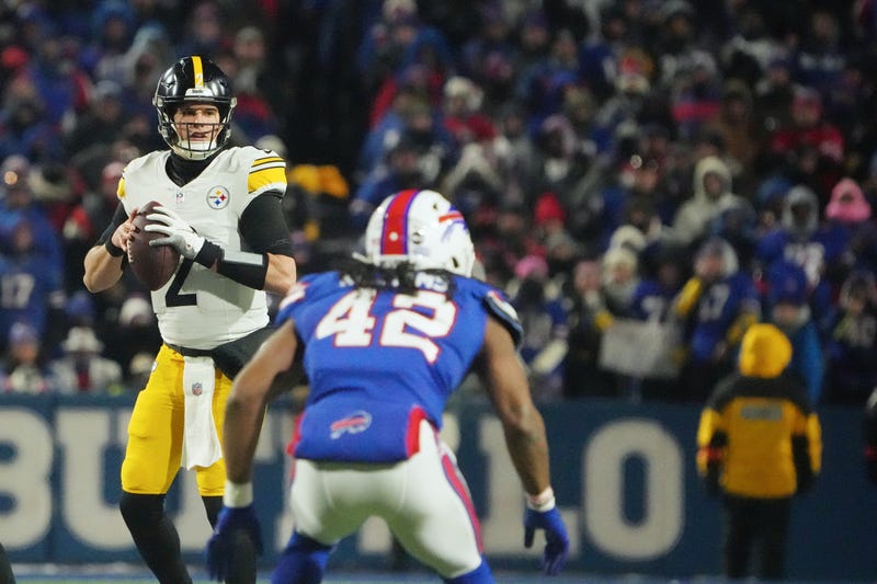 Mason Rudolph throwing against Bills
