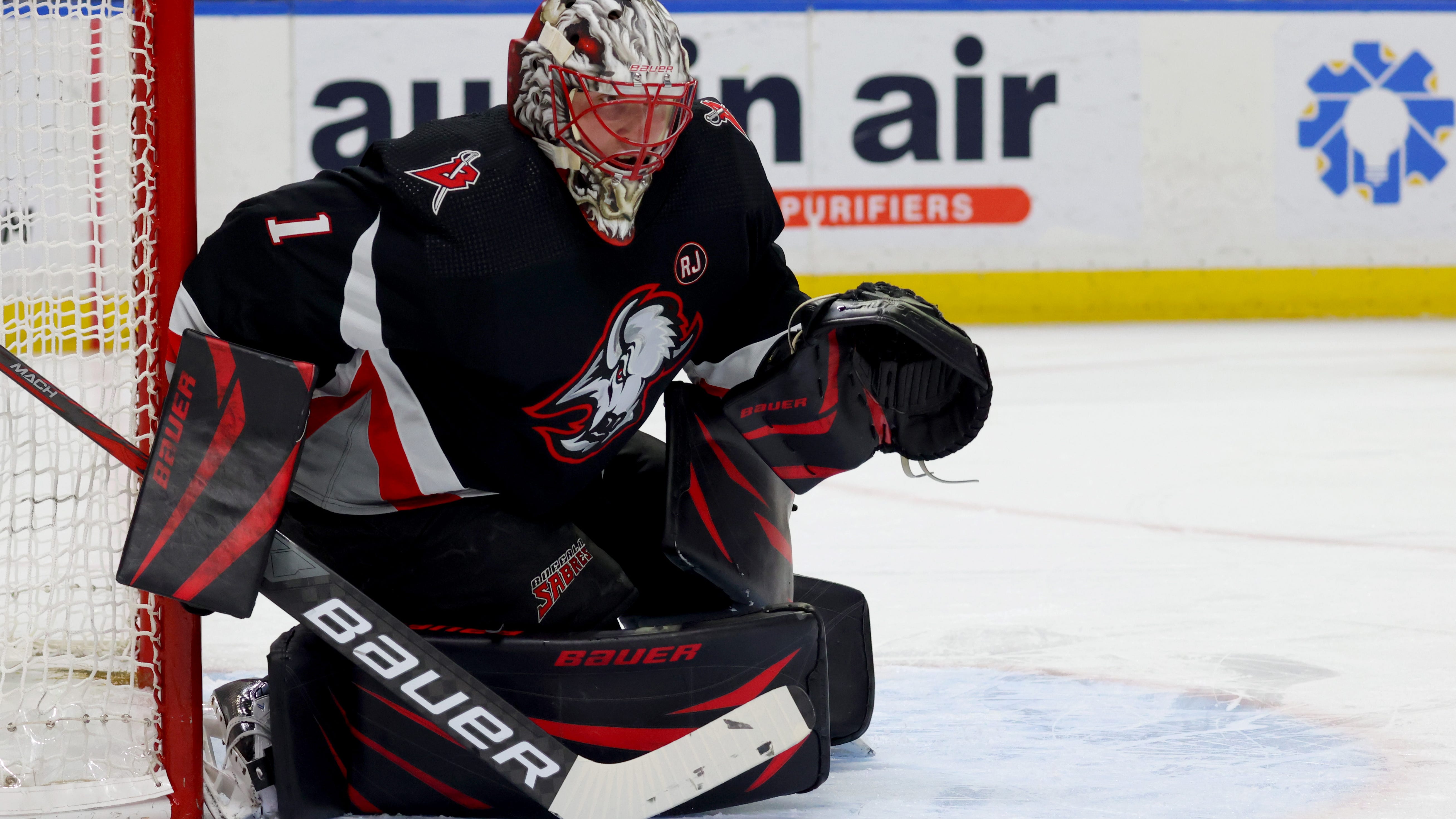 Luukkonen leads Sabres to shut out win over Chicago