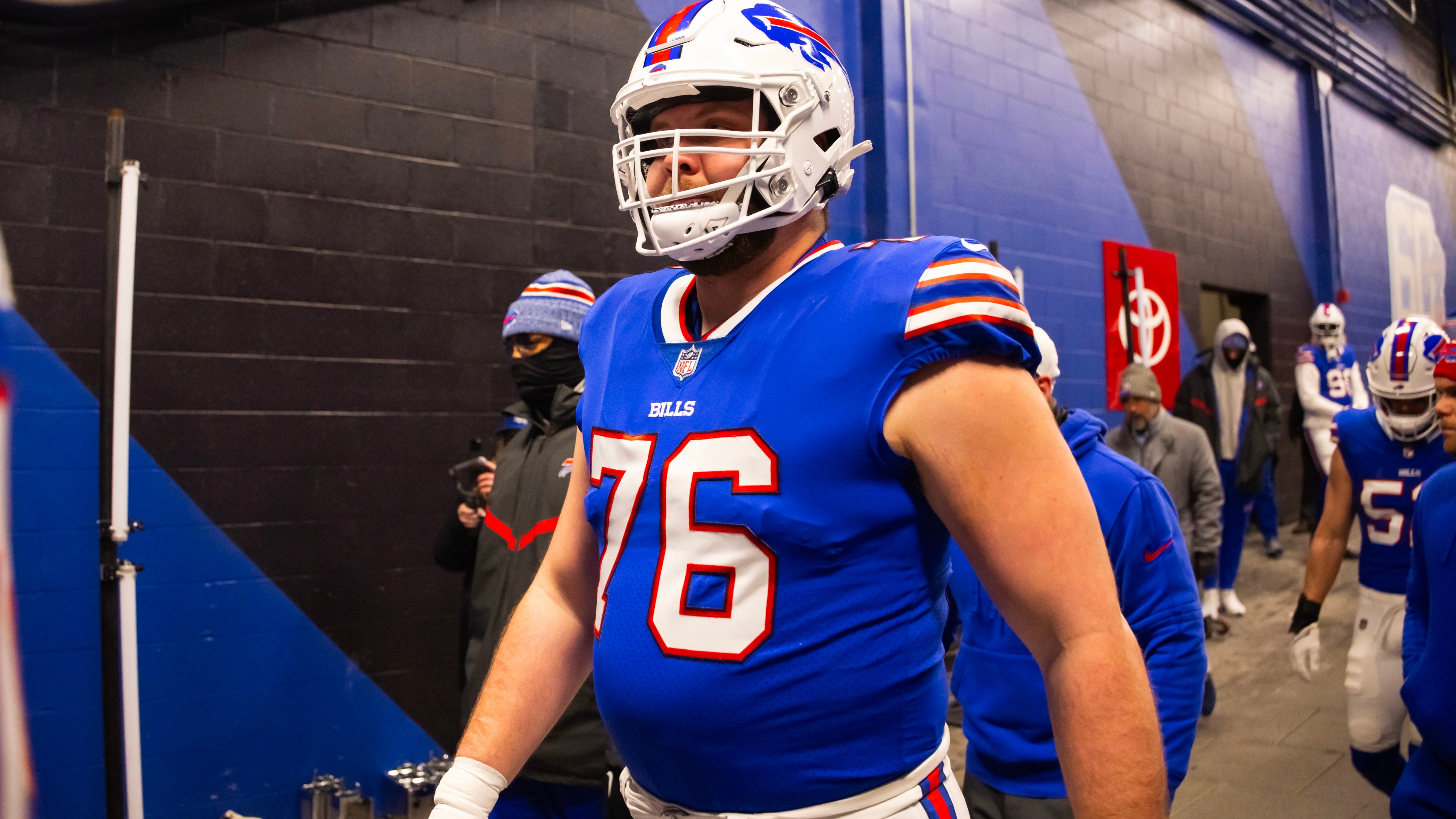 Bills re-sign guard David Edwards to two-year contract