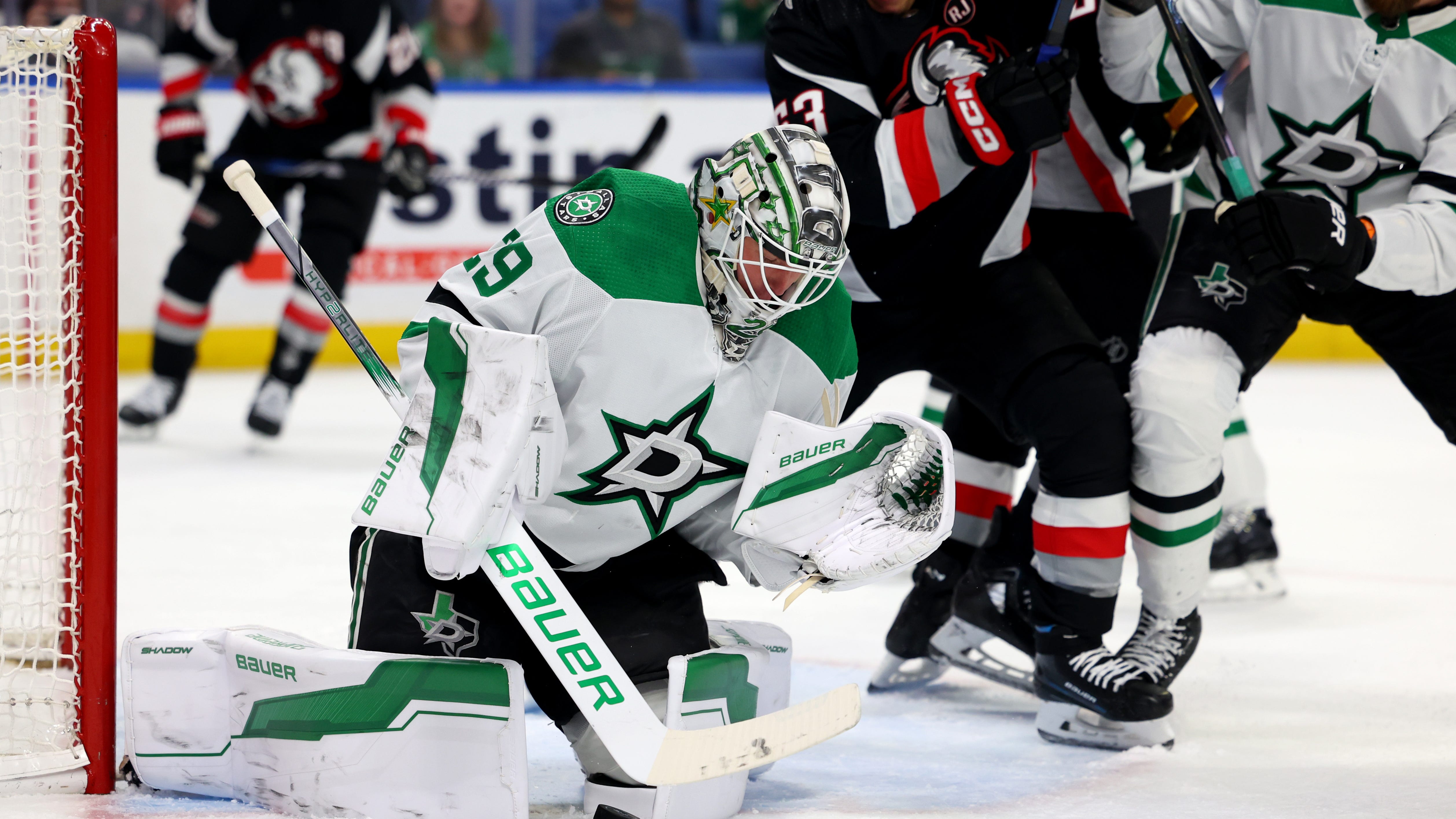 Oettinger shines in win over Sabres