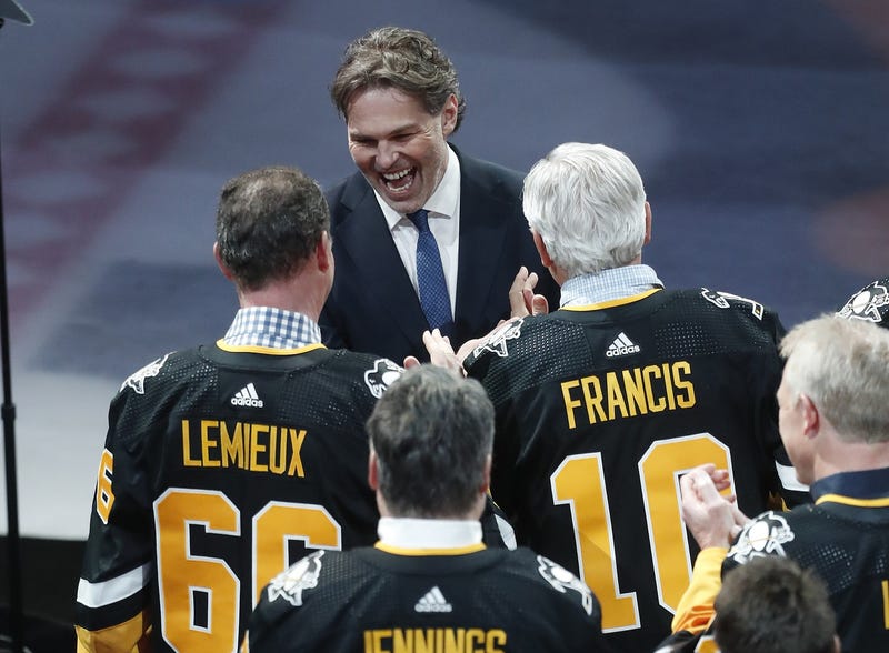 Jaromir Jagr talking to Mario Lemieux Ron Francis