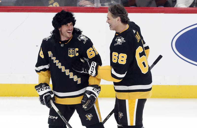 Jaromir Jagr and Sidney Crosby