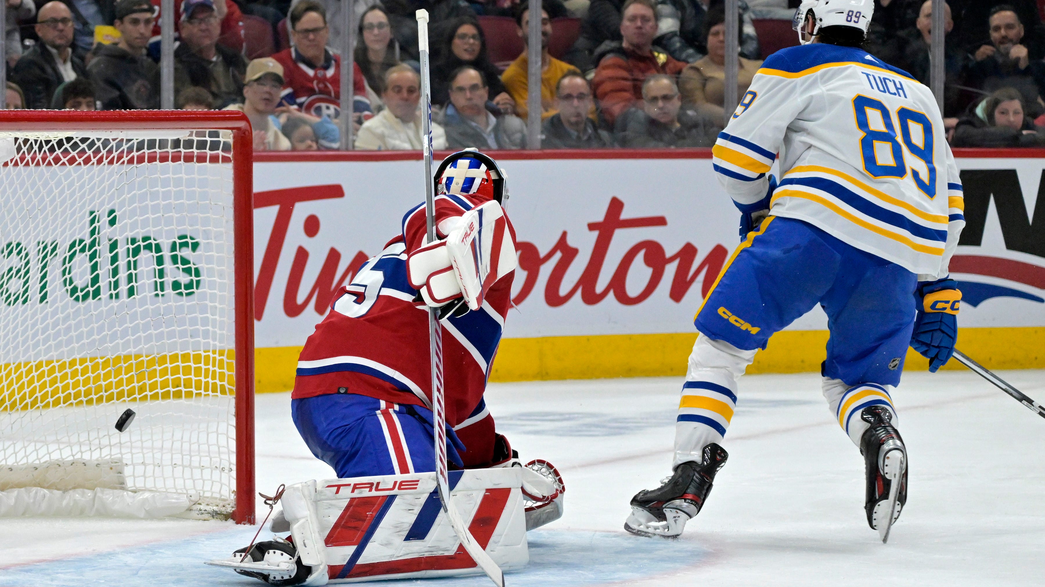 Sabres use special teams to beat Canadiens