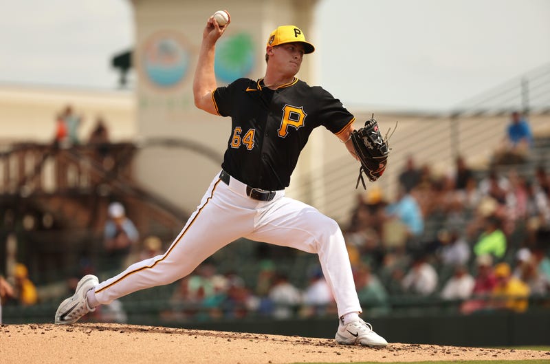 Quinn Priester throwing in Spring Training