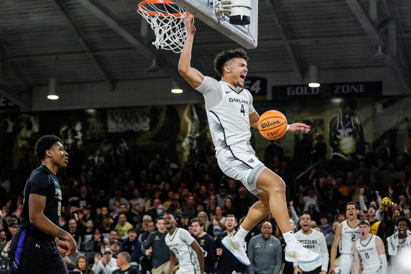 Oakland's Trey Townsend dunks