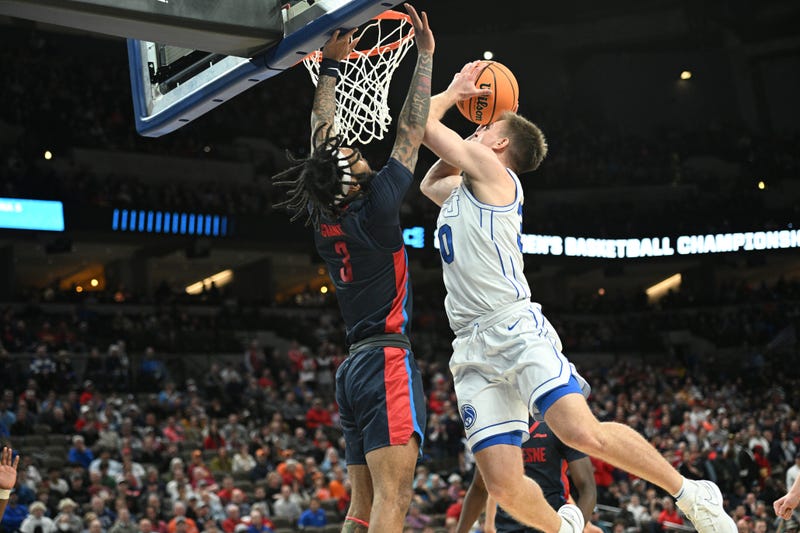 Duquesne's Dae Dae Grant defense