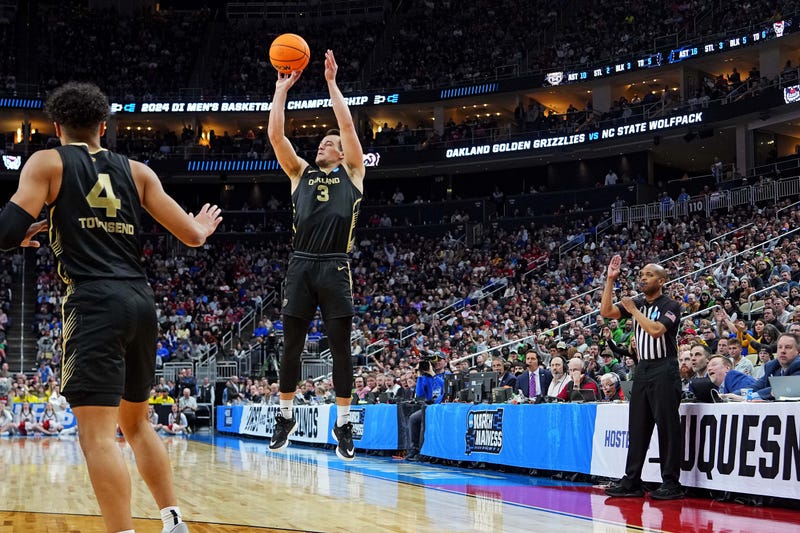 Oakland Golden Grizzlies guard Jack Gohlke (3) shoots the ball during the second half of the game against the North Carolina State Wolfpack in the second round of the 2024 NCAA Tournament at PPG Paints Arena.