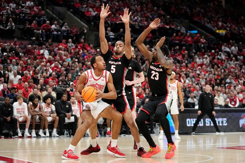 Georgia Bulldogs center Frank Anselem-Ibe (5) and forward Jalen DeLoach (23)