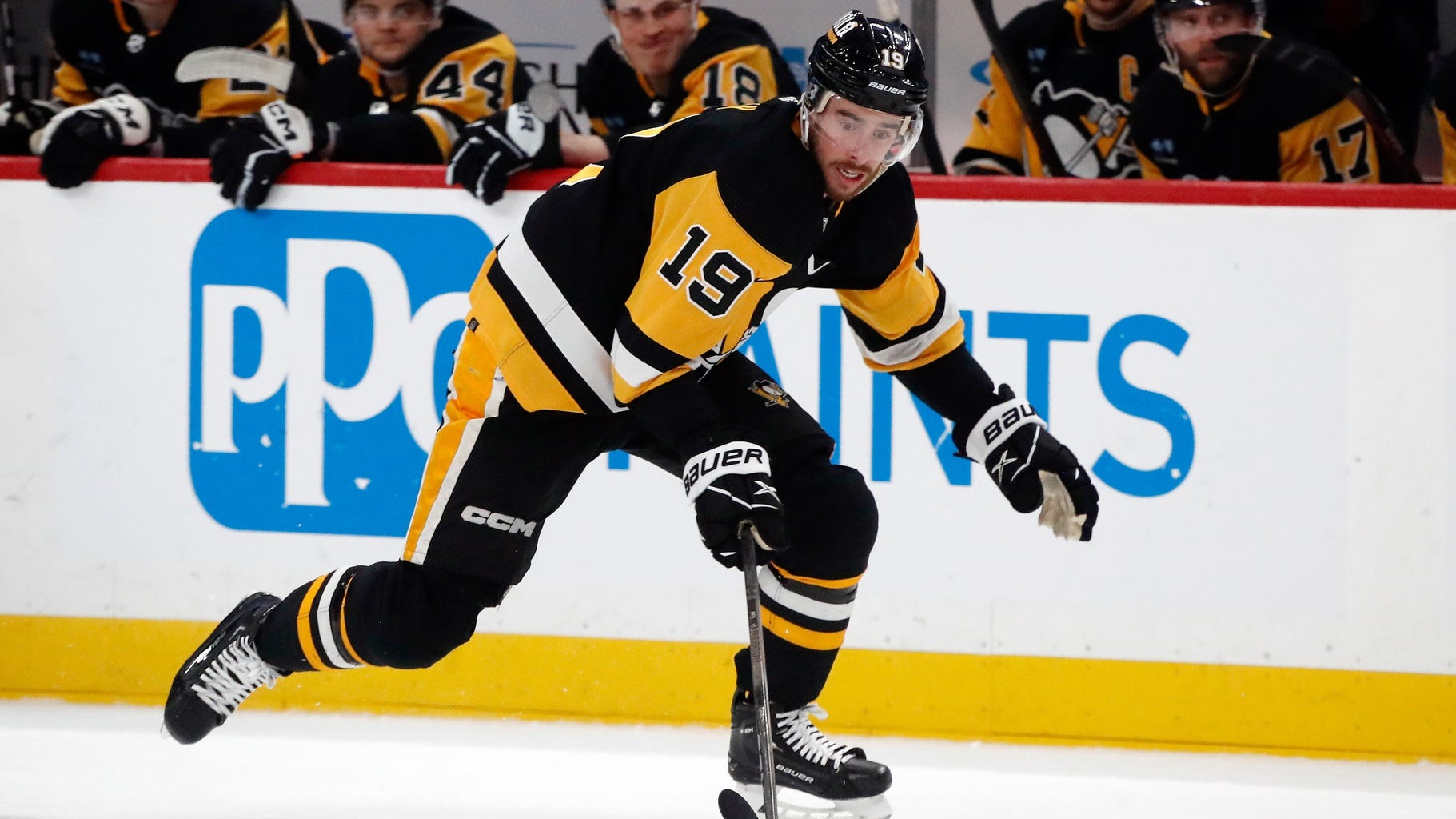 Penguins trade winger Reilly Smith to Rangers