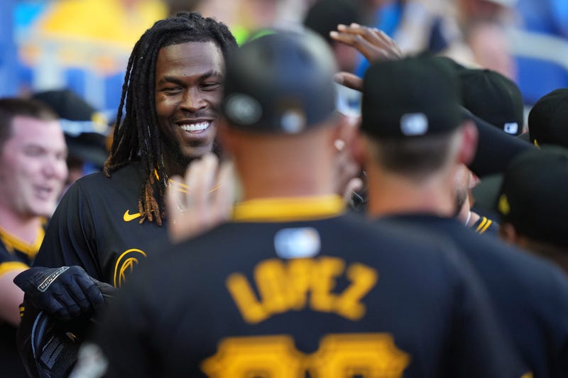 Oneil Cruz happy in dugout