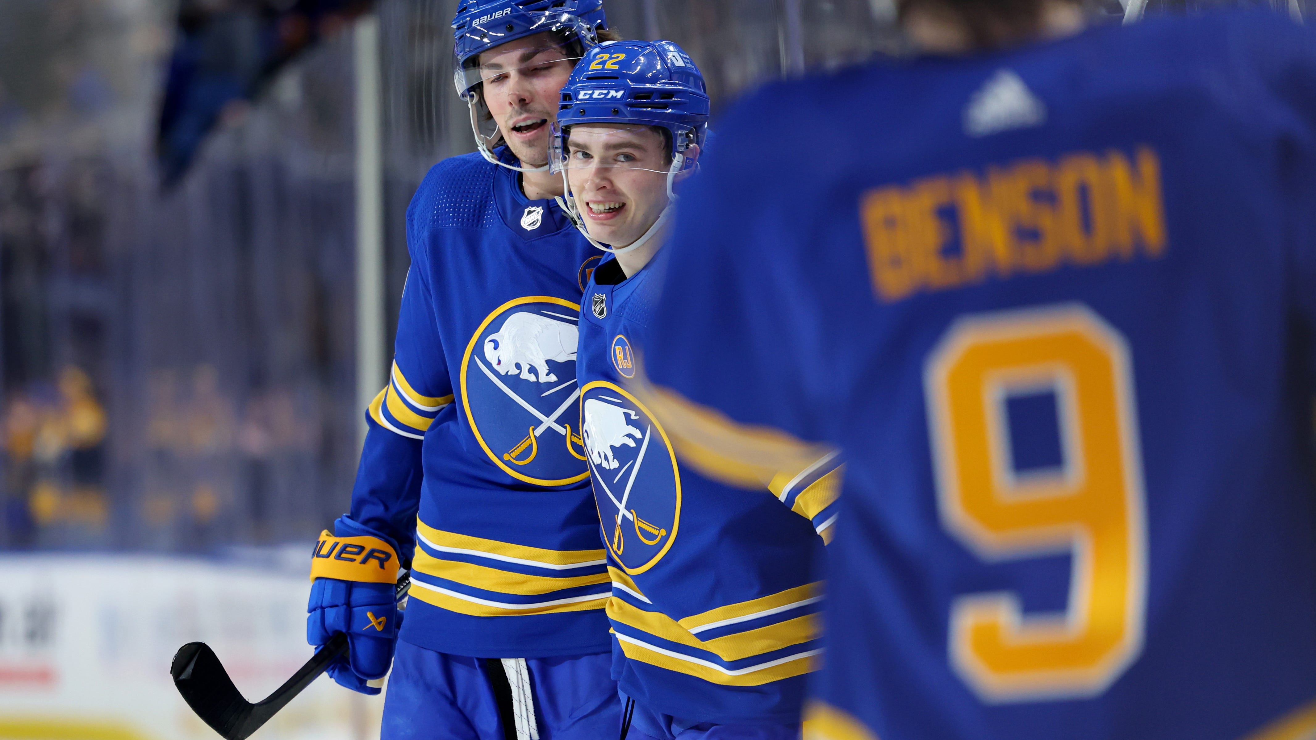 Quinn scores twice in Sabres' win over Flyers