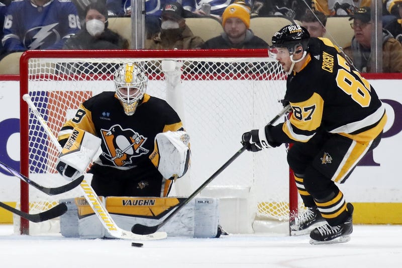 Alex Nedeljkovic with Sidney Crosby in front of net