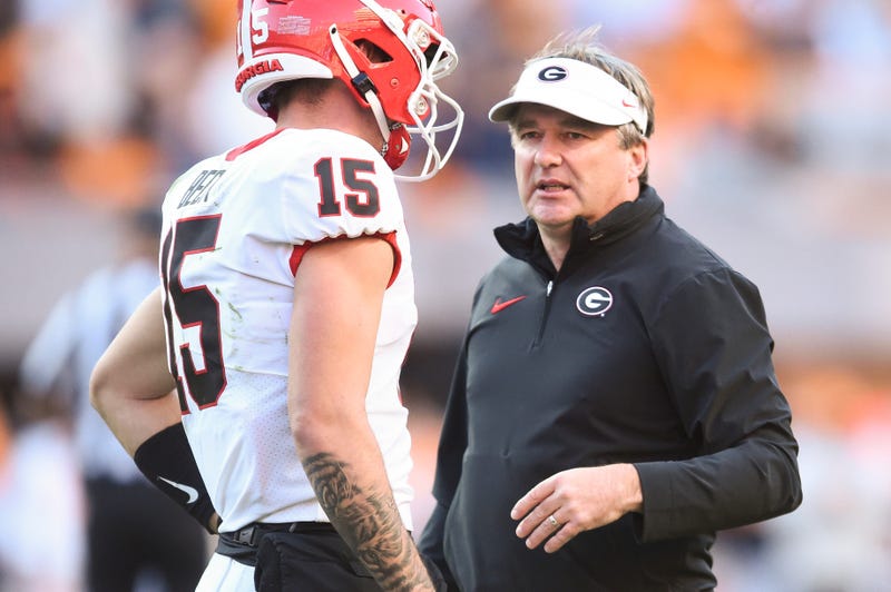 Georgia head coach Kirby Smart talks with Georgia quarterback Carson Beck (15) during a football game between Tennessee and Georgia at Neyland Stadium in Knoxville, Tenn., on Saturday, Nov. 18, 2023.