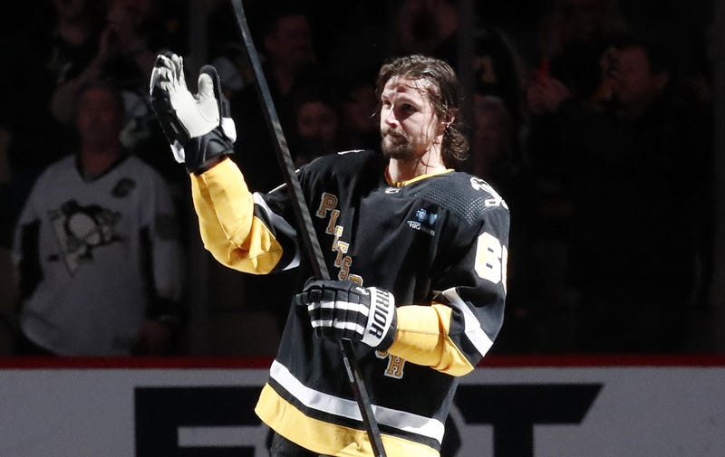 Erik Karlsson saluting