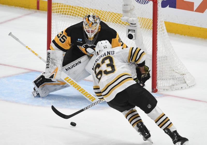 Brad Marchand scores on Tristan Jarry