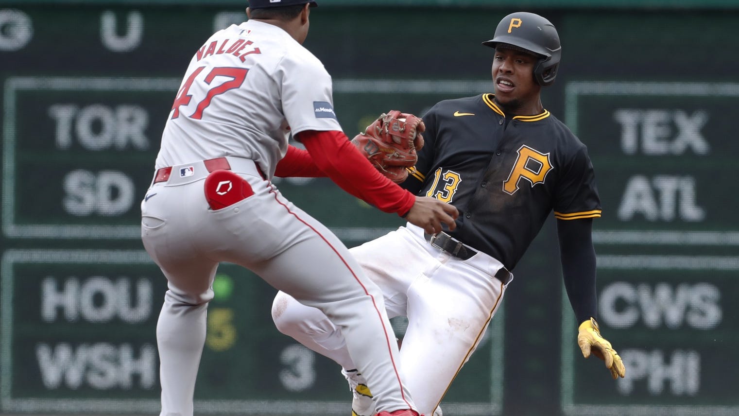 Sloppiness, bad body language as Pirates drop 6th straight