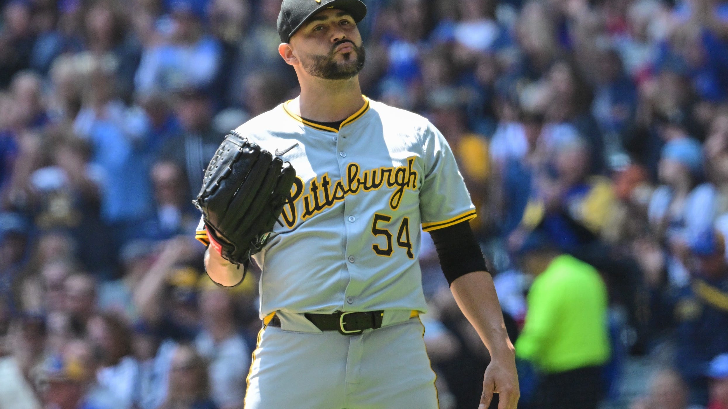 Bucs trade starting pitcher & pitching prospect for future help