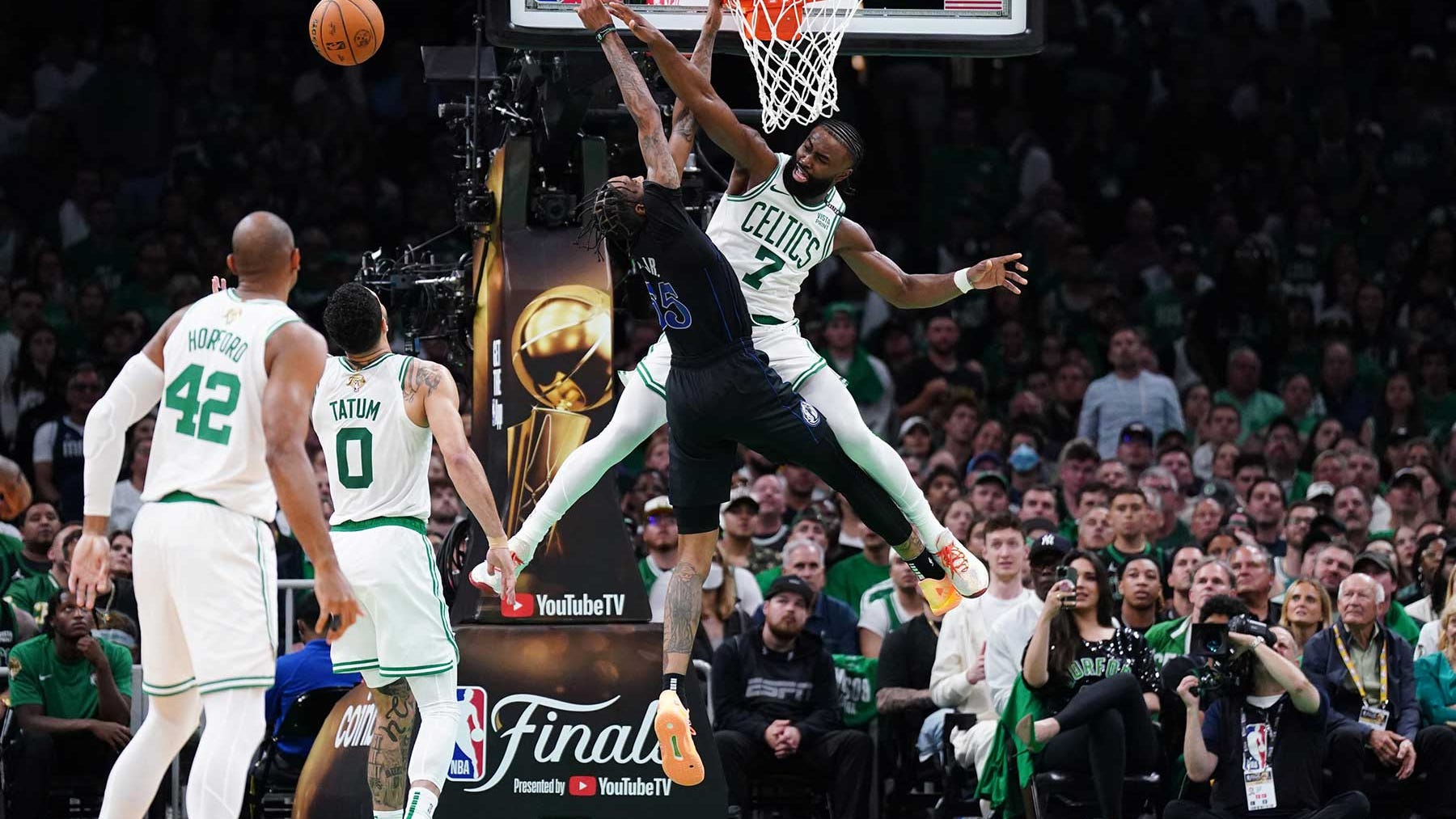 How Jaylen Brown slammed the door on Dallas in Game 1