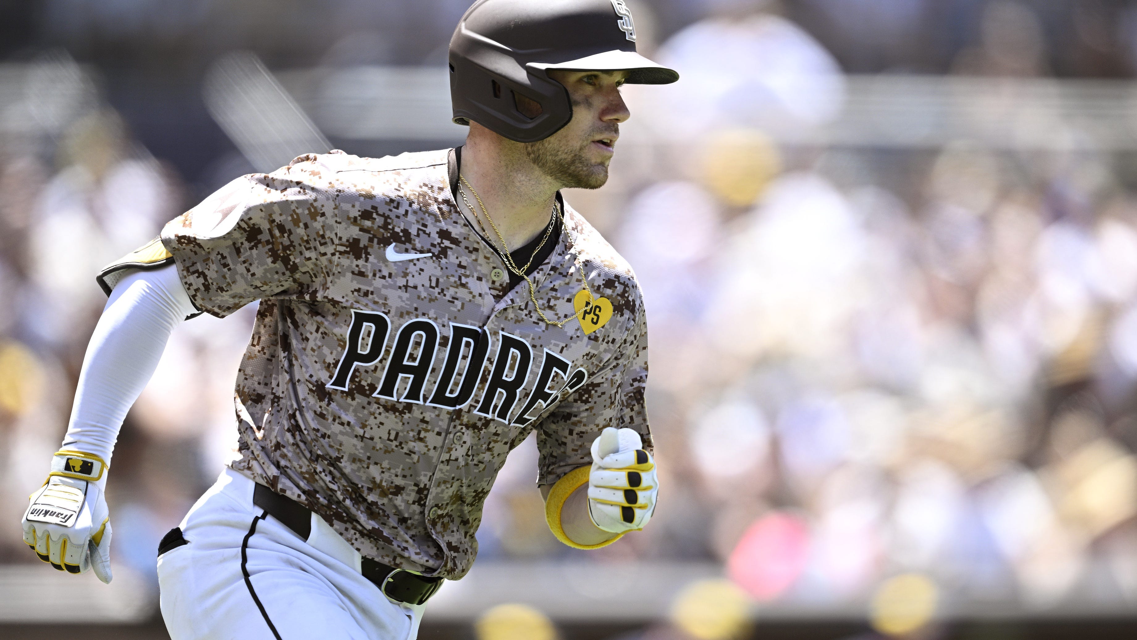 Pirates trade for Padres catcher
