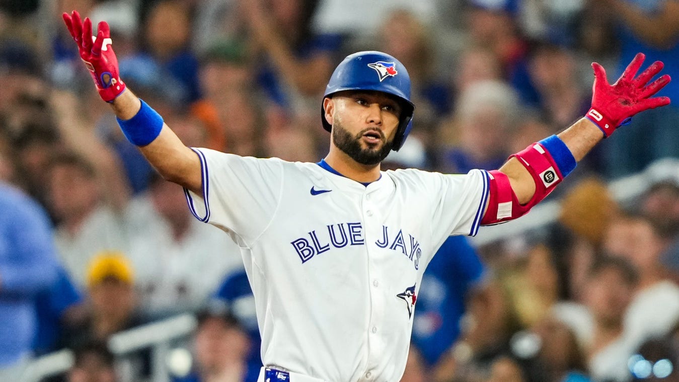 Pirates add veteran, versatile INF/OF