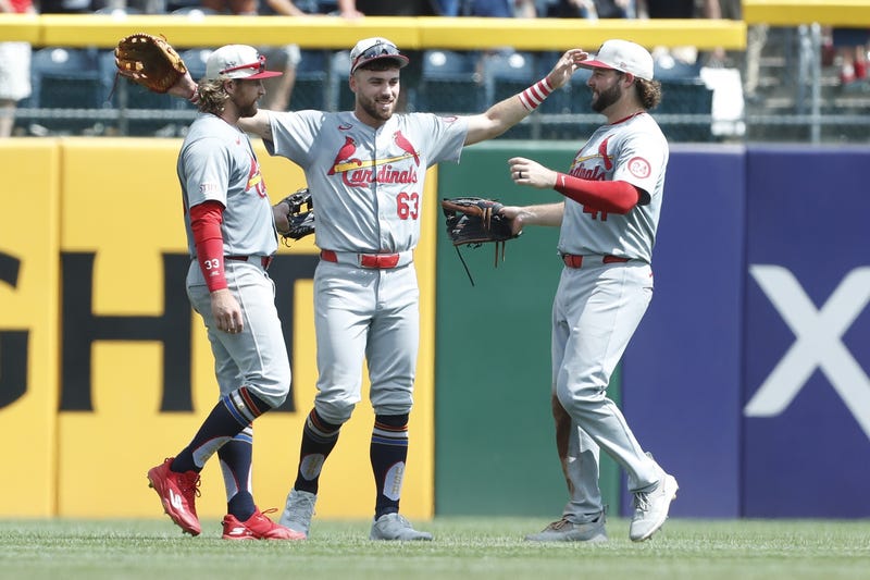 Cardinals huddle after win
