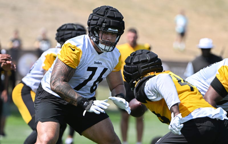 Troy Fautanu at practice