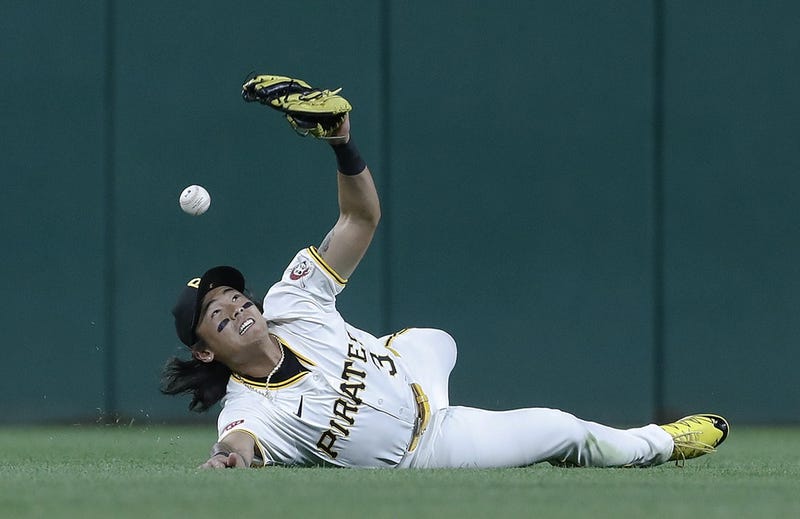 Ji Hwan Bae diving and missing ball