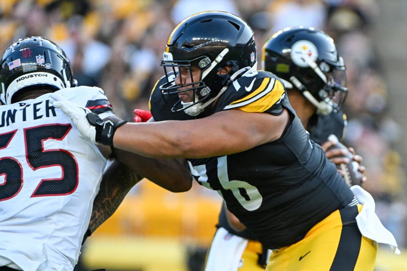 Troy Fautanu in preseason game