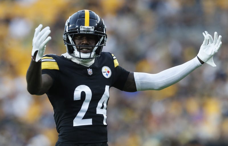 Joey Porter with arms up