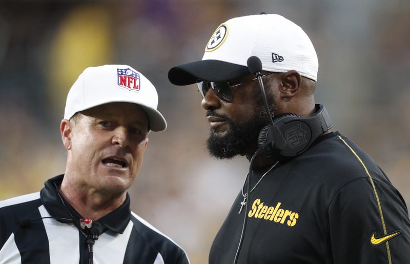 Mike Tomlin with a ref