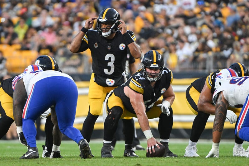 Zach Frazier under center with Russell Wilson