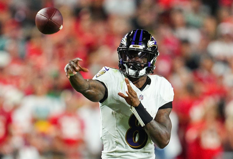 Lamar Jackson throwing
