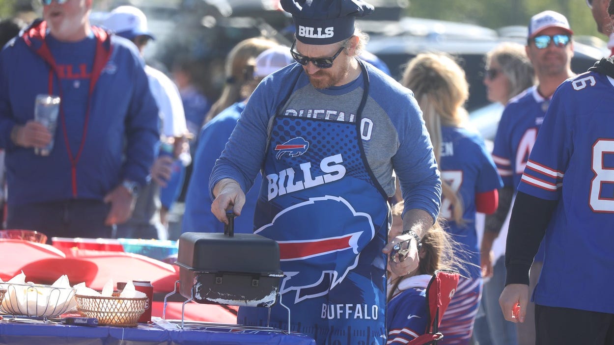 PHOTOS: Bills are back with 34-28 win over Cardinals, so is tailgating!