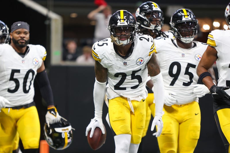 DeShon Elliott celebrates INT