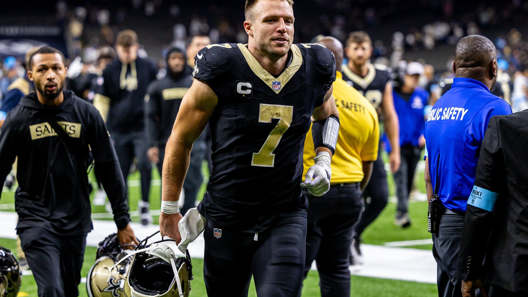 Saints' Taysom Hill believed to have avoided 'anything real serious' after injury vs Cowboys