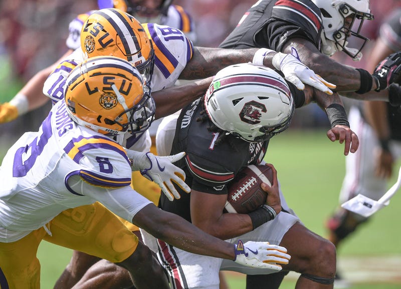 LSU defenders tackle South Carolina quarterback