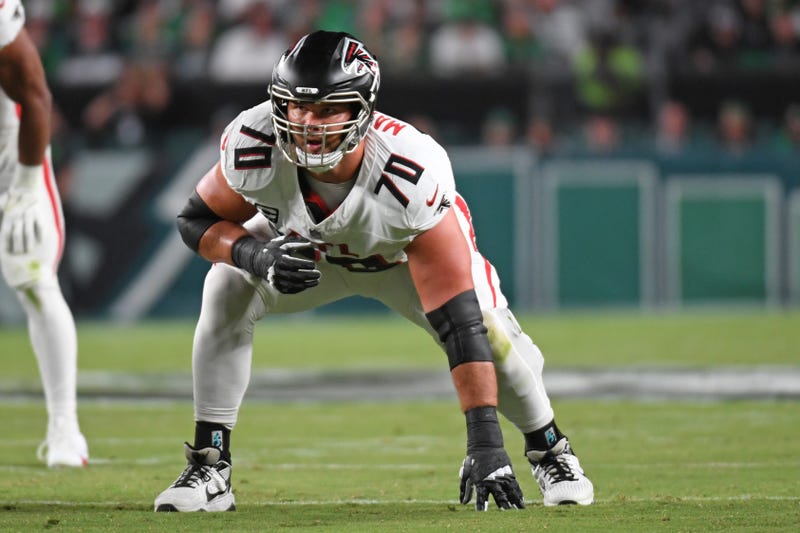 Sep 16, 2024; Philadelphia, Pennsylvania, USA; Atlanta Falcons offensive tackle Jake Matthews (70) against the Philadelphia Eagles at Lincoln Financial Field. Mandatory Credit: Eric Hartline-Imagn Images