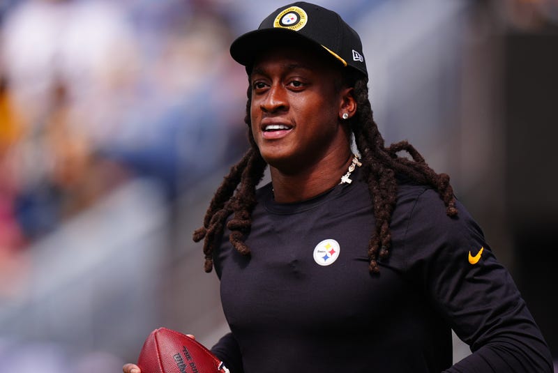 Terrell Edmunds in warmups