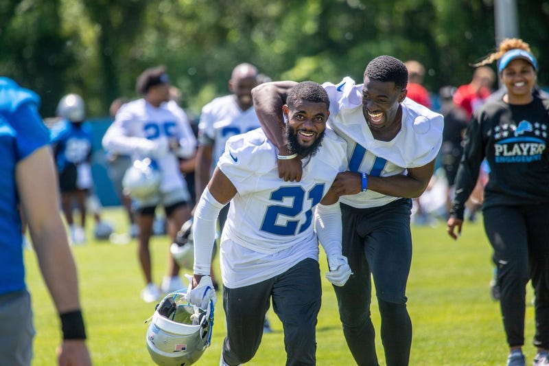 Amik Robertson, Terrion Arnold
