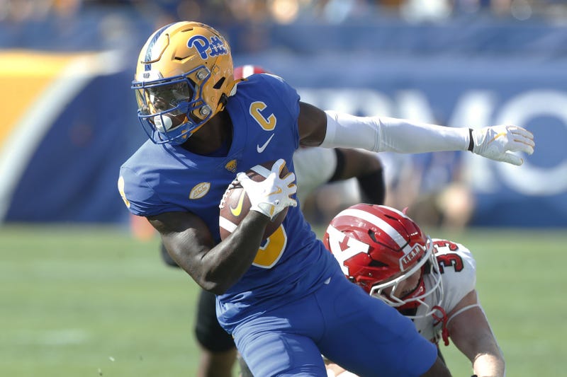 Konata Mumpfield catch with Pitt