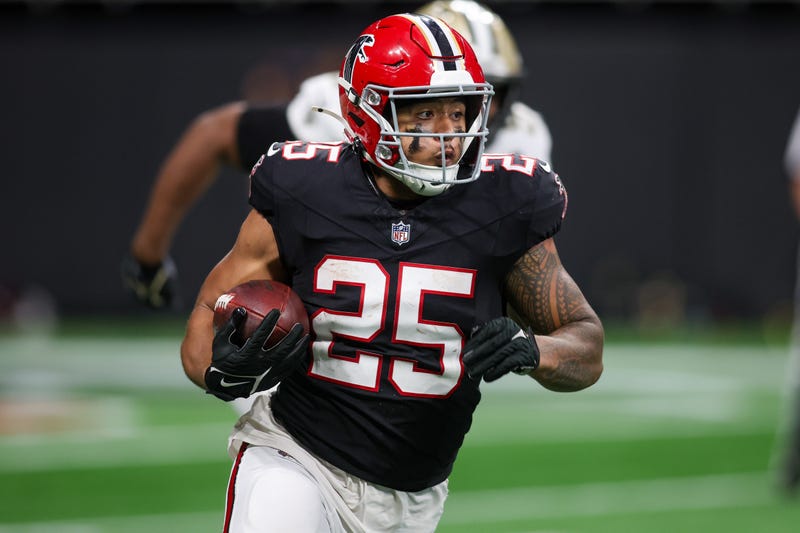 Atlanta, Georgia, USA; Atlanta Falcons running back Tyler Allgeier (25) runs the ball against the New Orleans Saints in the third quarter at Mercedes-Benz Stadium.