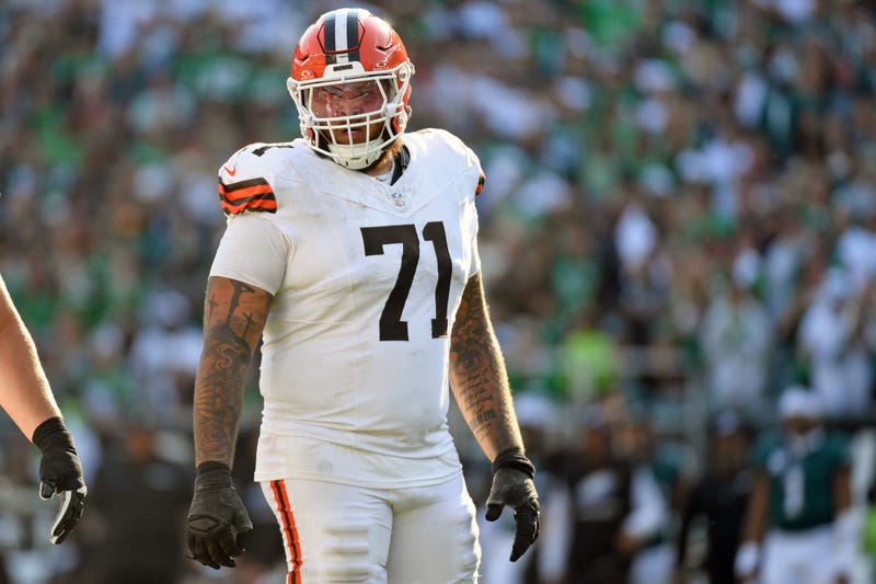 Cleveland Browns offensive tackle Jedrick Wills Jr. (71) against the Philadelphia Eagles at Lincoln Financial Field.