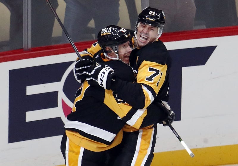 Sidney Crosby and Evgeni Malkin hugging