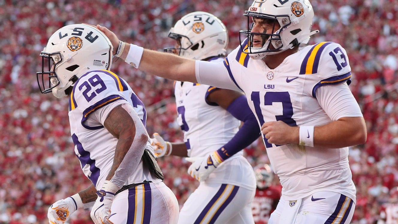 Caden Durham's two TDs lift LSU to convincing win over Arkansas, streak up to 6