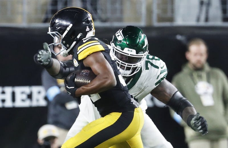 Beanie Bishop running after interception